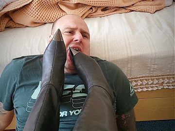 To torture my slaves tongue with my delicious soles